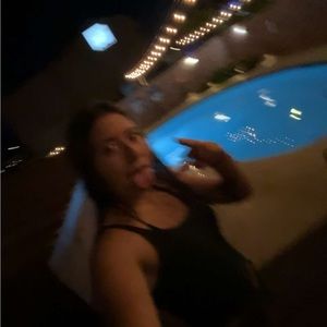 Meet your Posher, Abigail